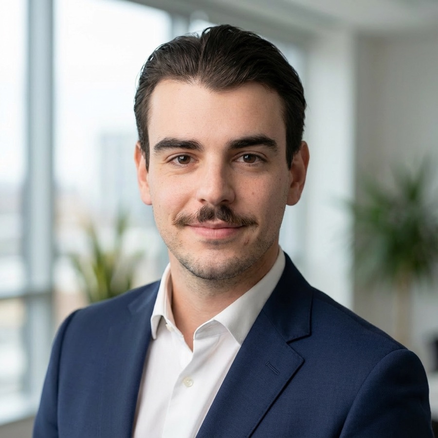 Victor Lozza, Conseiller immobilier